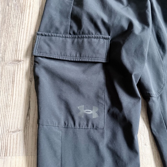 Youth medium Black under armor Jogger Pants - Picture 2 of 3